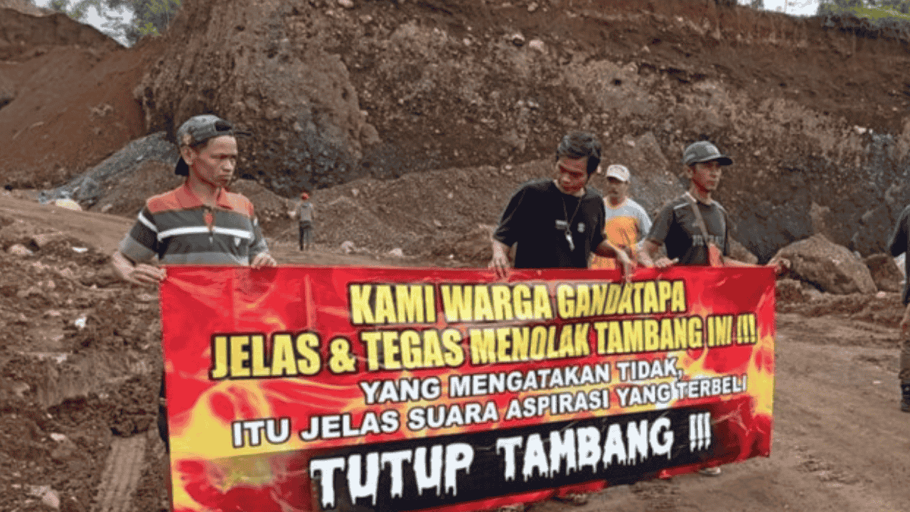 Warga Sumbang Turun ke Lokasi Tambang Kaki Gunung Slamet: Spanduk Dipasang, Jalan Rusak-Airmata jadi Alarm