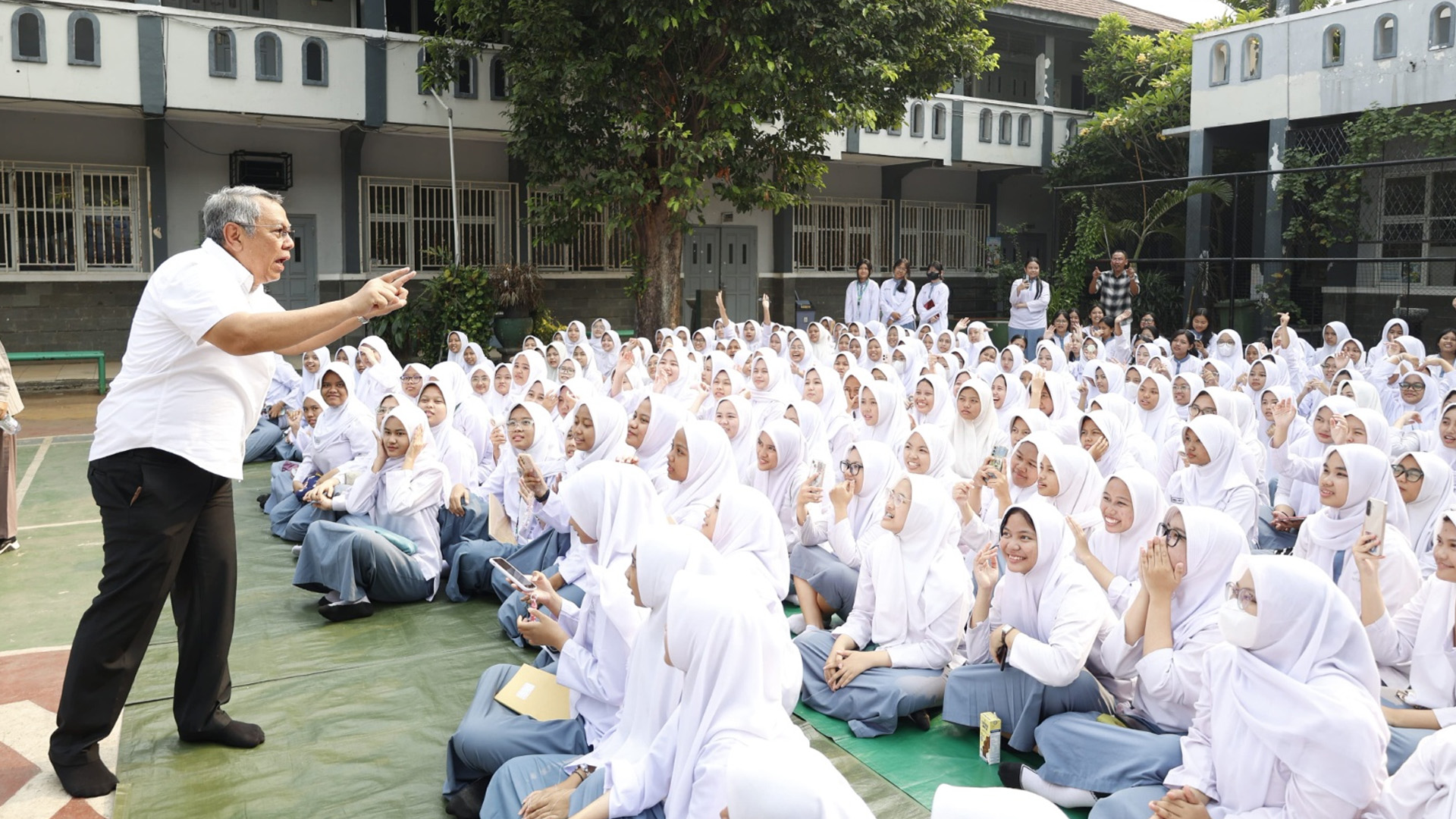 Benyamin Pesan Pelajar Tangsel: Jangan Salah Pilih Pergaulan, 20 Tahun Lagi Bisa Jadi Wali Kota