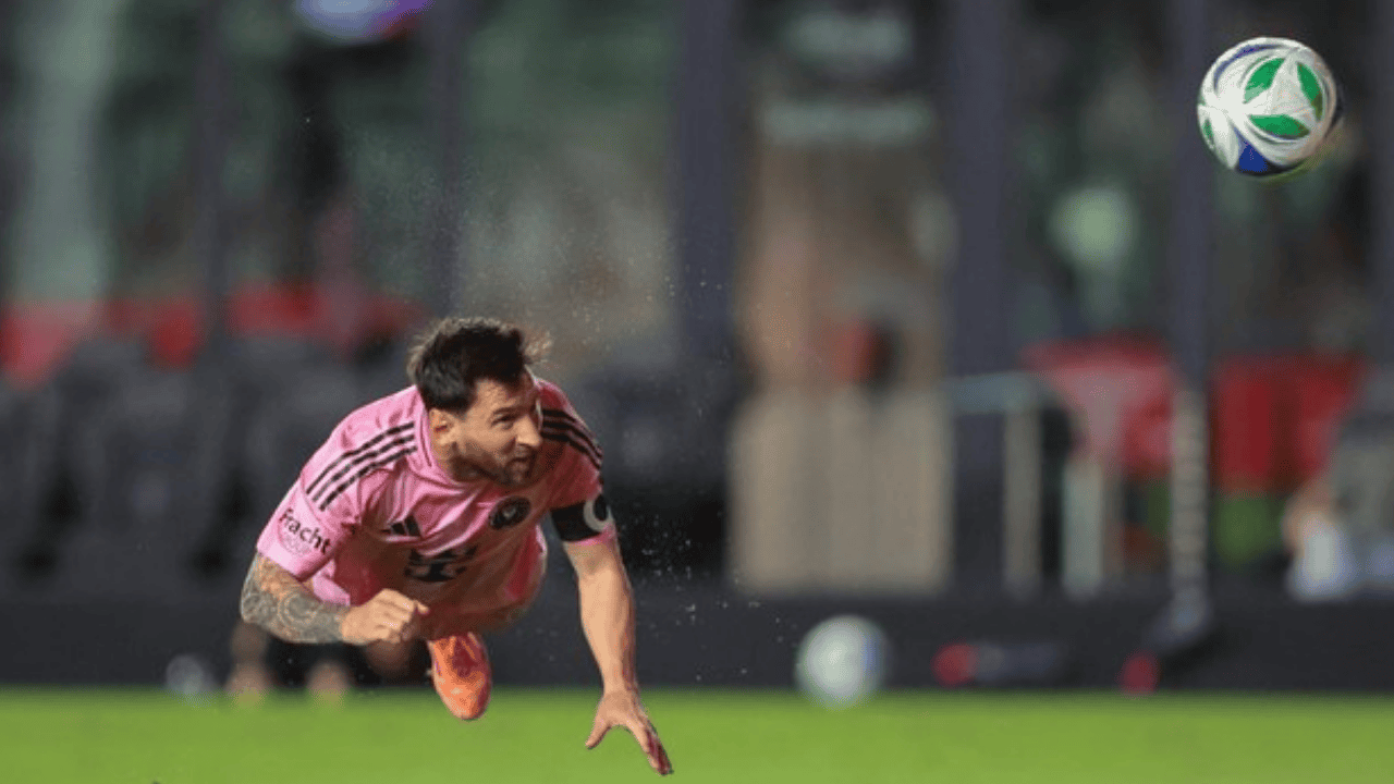 Jersey Tanda Tangan Messi Dijual >US$1.000, Inter Miami Panen Cuan—Harga Tembus Rp16,7 Juta Tapi Ludes Diserbu