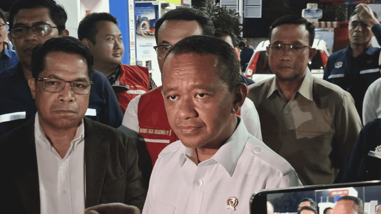 Bahlil Sidak SPBU Malang Usai Laporan Motor ‘Brebet’, Pertamina Uji Sampel ke Lab, Ini Hasilnya!