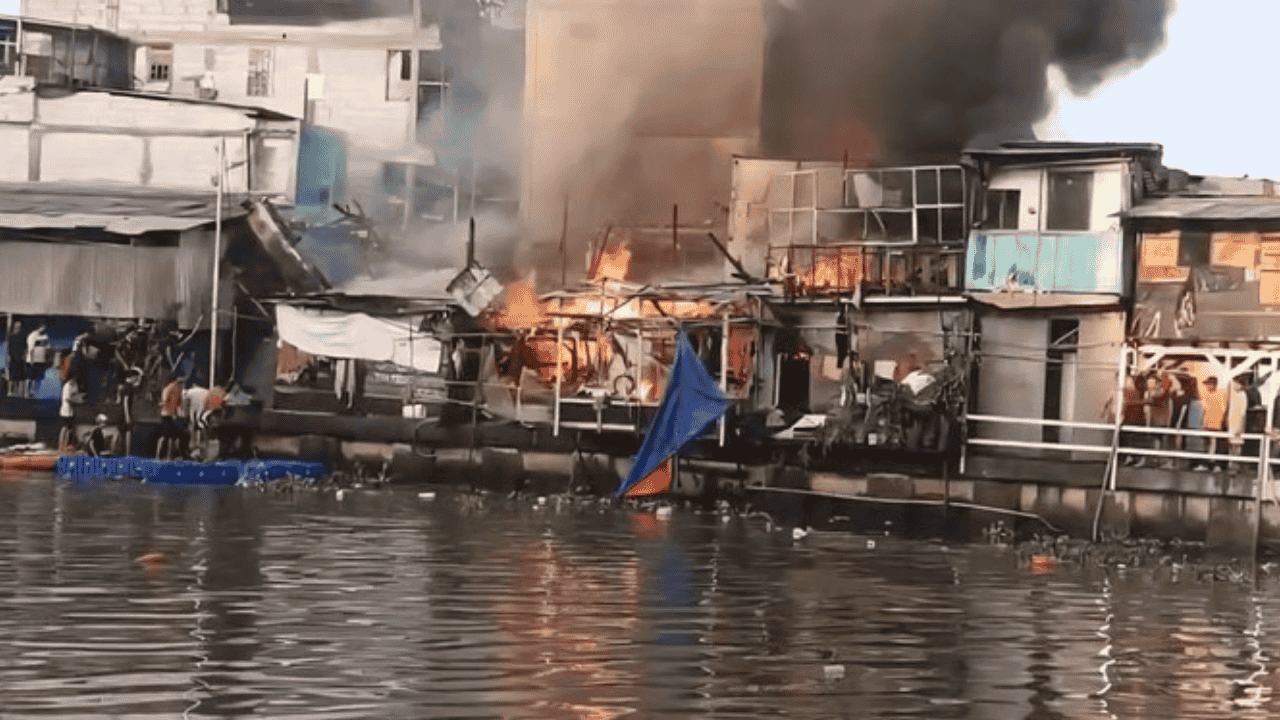 Diduga Korsleting Listrik, 14 Rumah di Kapuk Muara Jakut Ludes Terbakar, Kerugian Rp900 Juta
