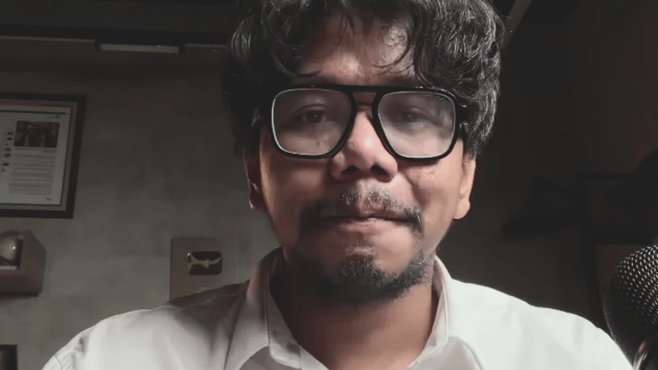 Ferry Irwandi Mulai Salurkan Donasi Rp10,3 M ke Korban Banjir Bandang dan Longsor Sumatera