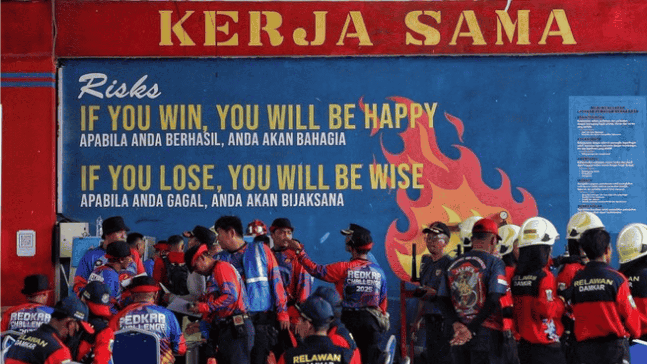 Kocak Tapi Bikin Panik: Sandal Nyangkut di Betis, Pria Pandeglang Pilih “Lapor” ke Damkar, Lepasnya Cuma 10 Menit