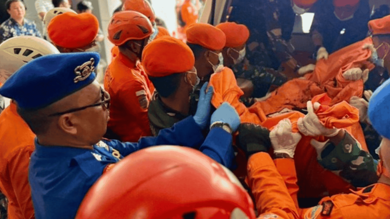 Suasana Duka di Pontianak! 8 Jenazah Korban Heli PK-CFX Langsung Diidentifikasi Tim Forensik