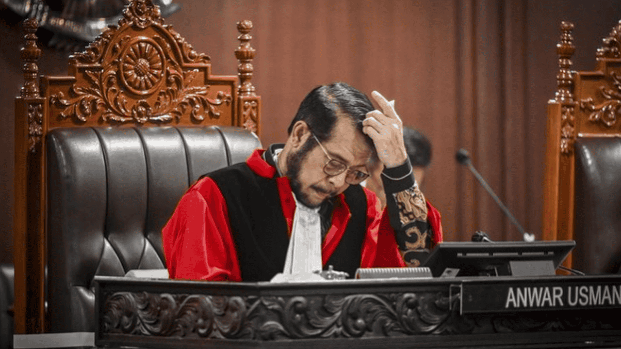 Ditegur MKMK soal Absensi, Anwar Usman Buka Suara: “Saya Sakit Sejak Awal 2025”