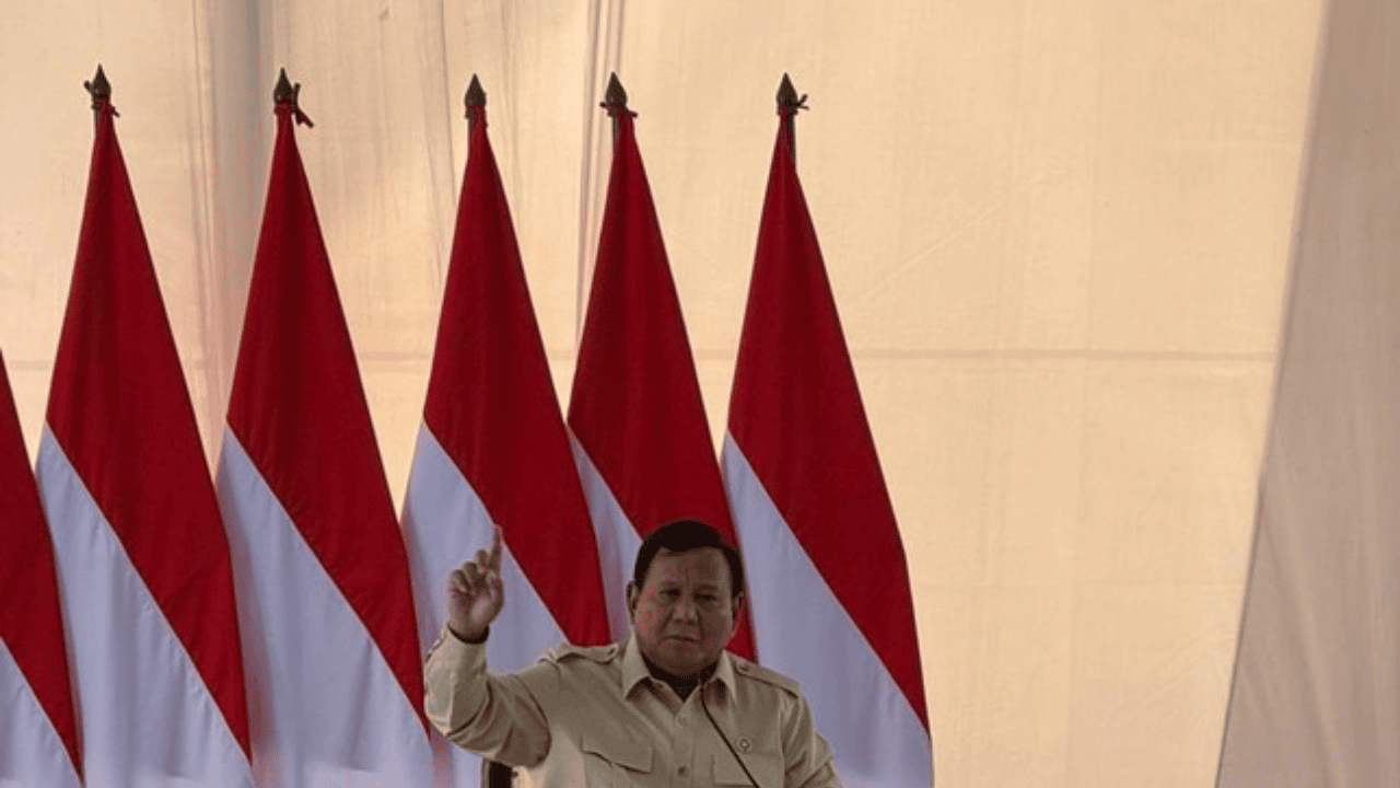 Prabowo Koreksi Lagi Istilah 'Uang Lelah' Prajurit di Lokasi Bencana