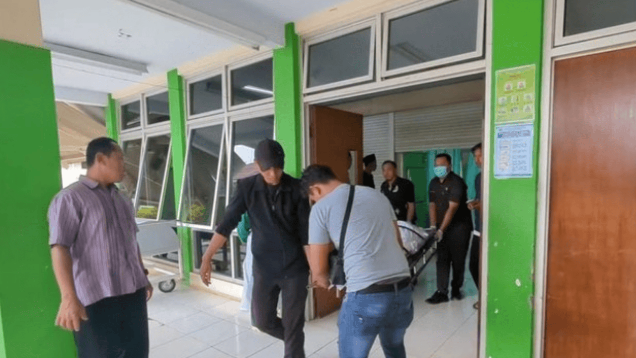 Asyik Swafoto di Rel, 3 Remaja Putri Tewas Tertemper KA Argo Merbabu di Batang—KAI Ingatkan Jalur Kereta