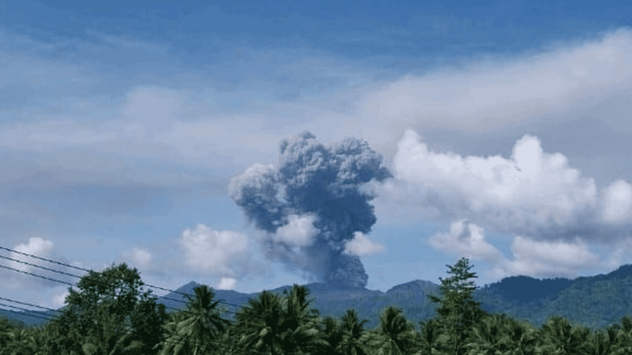 Tragis! Dua Pendaki Singapura Diduga Tertimbun Pasir Vulkanik Gunung Dukono