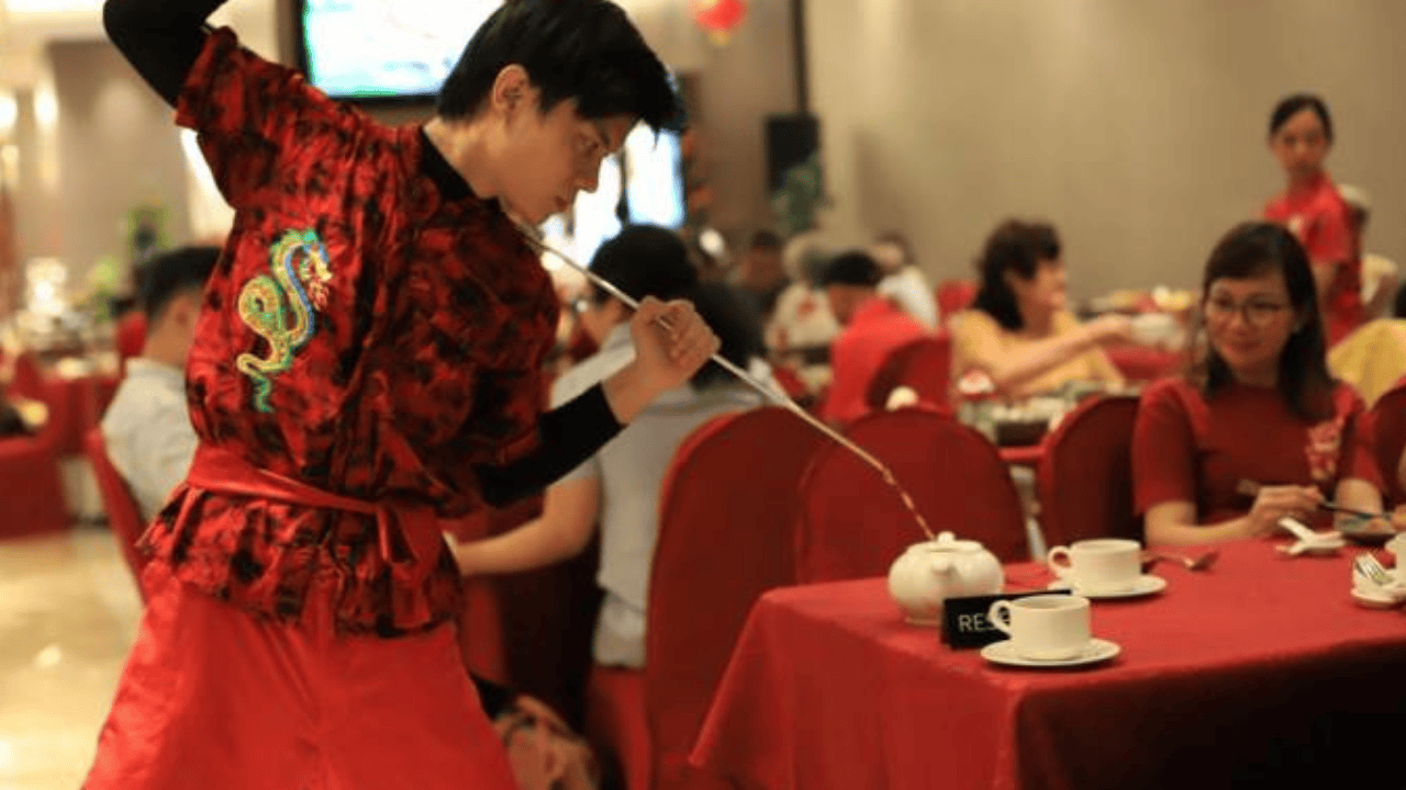 Sambut Imlek dengan Atraksi Langka, Novotel Tangerang Suguhkan Kungfu Tea Legendaris Mulai Rp450 Ribu