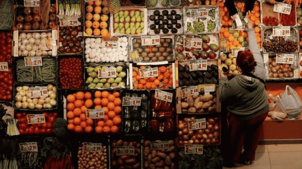 12 Buah & Sayur Supermarket Paling “Kotor” Pestisida, Sampai 16 Zat Kimia dalam 1 Sampel