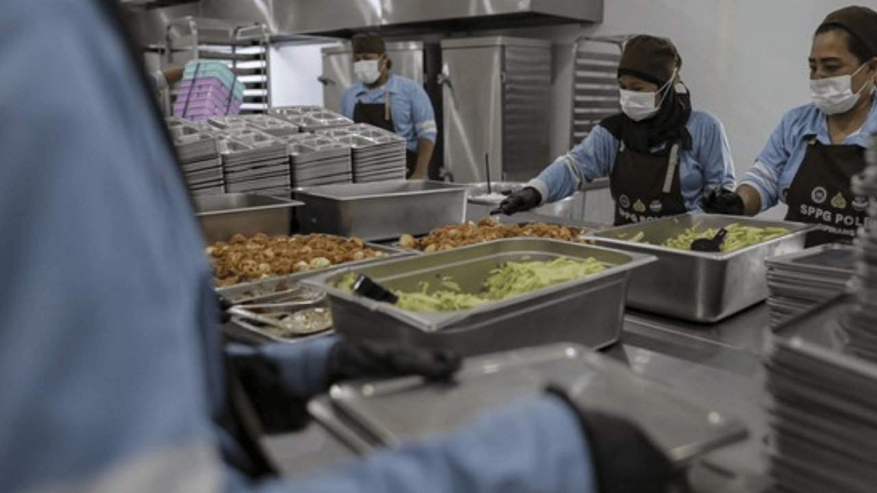 Rp500 Juta Sehari Mengalir ke Dapur MBG, Bos Badan Gizi Bilang: Uangnya Muter dari Sabang-Merauke!