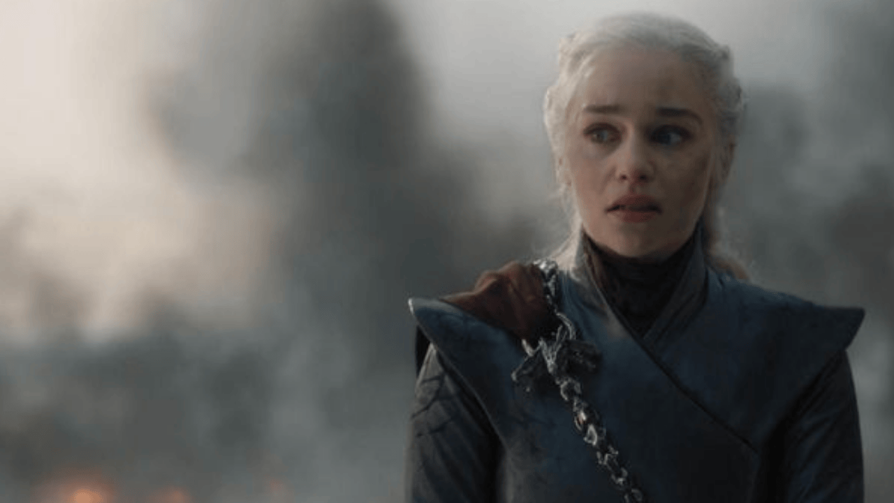Emilia Clarke “Pamit” dari Fantasi: Ogah Satu Frame Lagi dengan Naga, Akui Syok Baca Akhir Daenerys