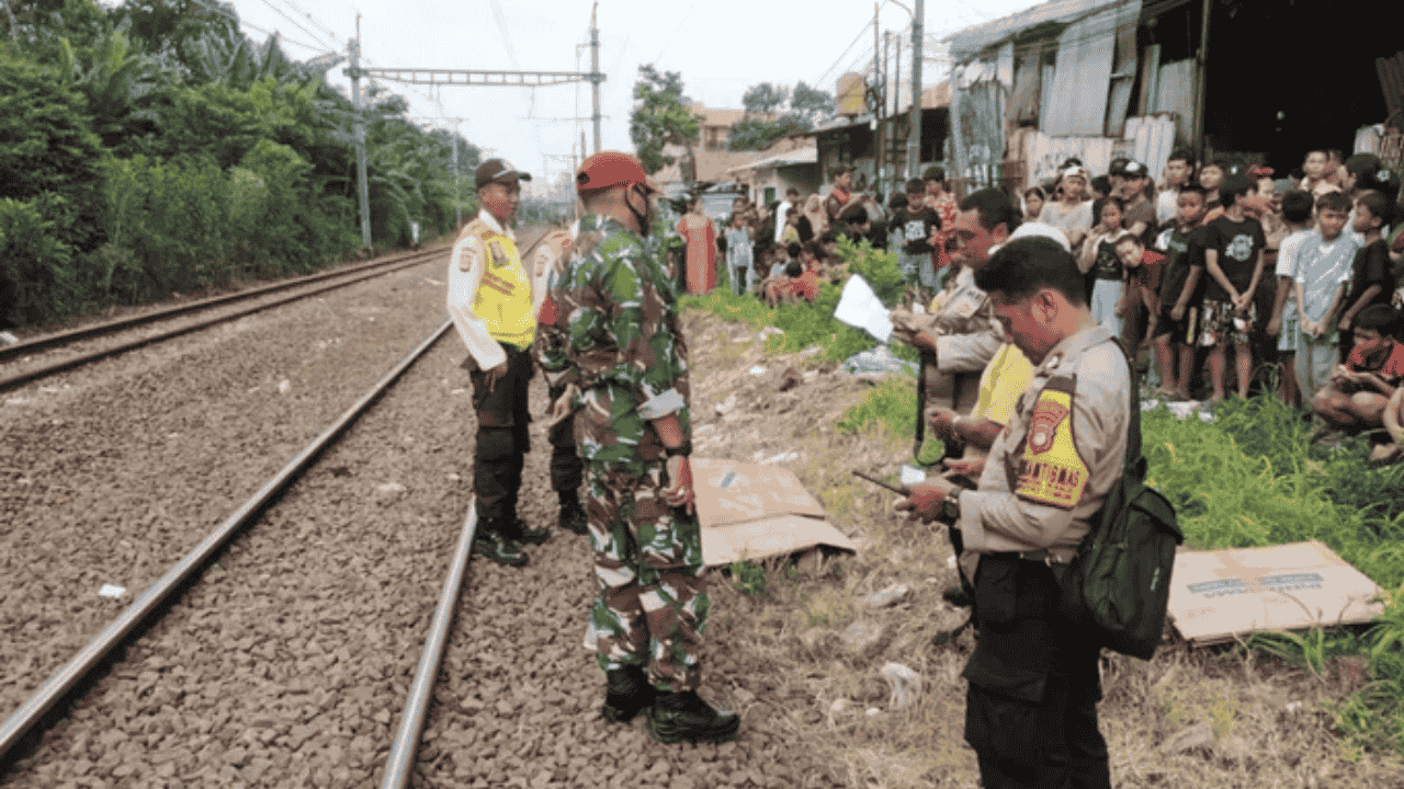 Pria 23 Tahun Tewas Tertemper Kereta di Ciputat, Polisi Temukan Secarik Surat di Lokasi