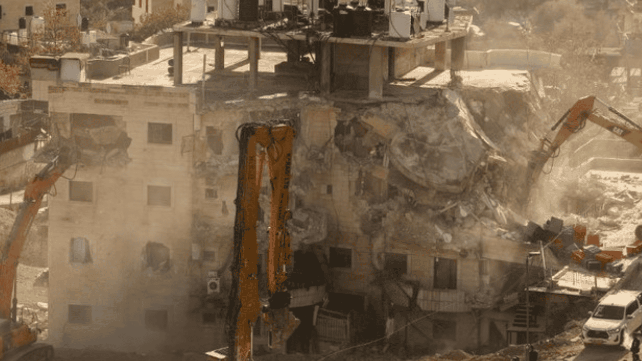 Buldoser Israel Robohkan Gedung 4 Lantai di Silwan Yerusalem Timur, Puluhan Keluarga Palestina Tergusur