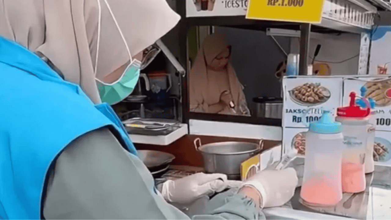 Takjil di Tangsel “Disisir” Dinkes! Sampel Diuji di Titik Strategis