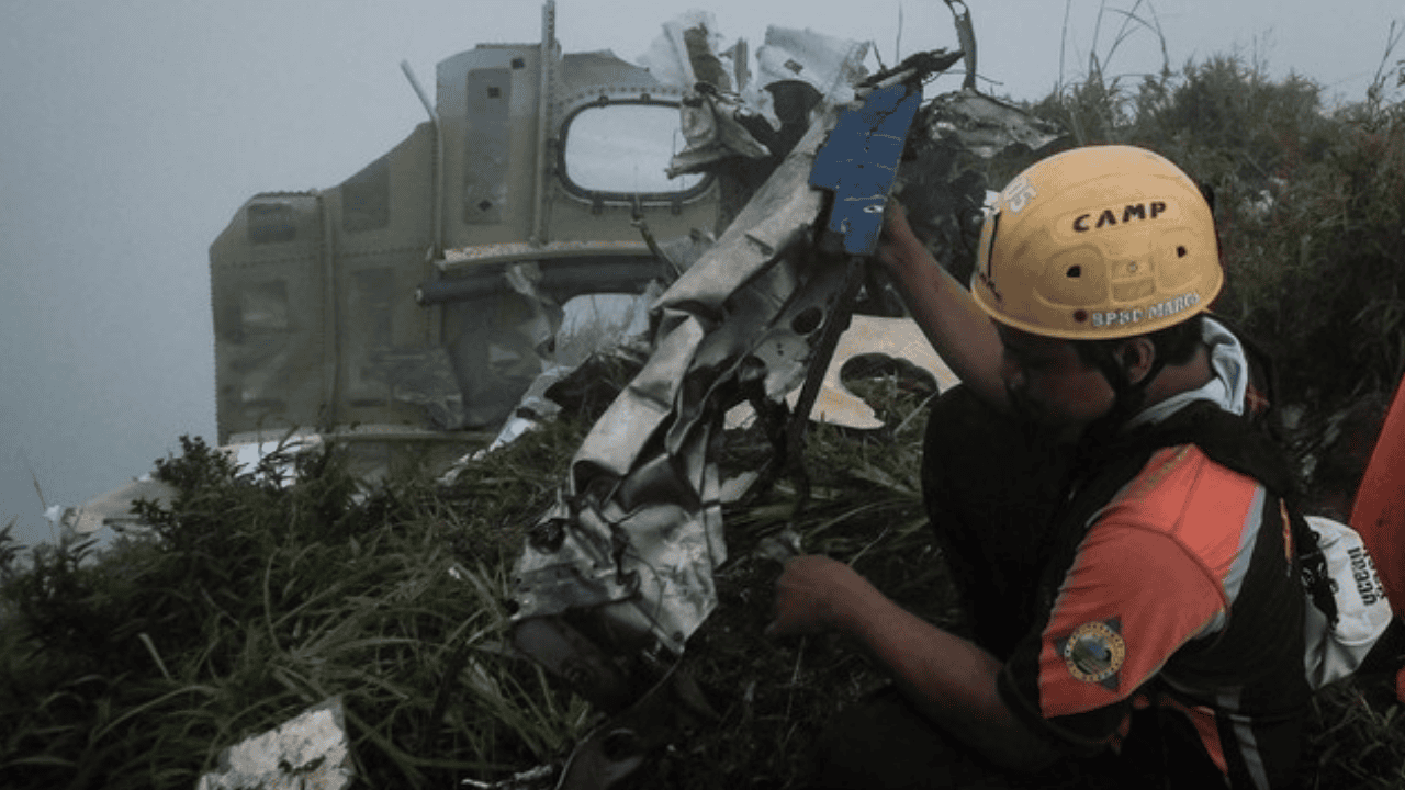 Black Box ATR 42-500 Akhirnya Ketemu! Dilepas dari Ekor di Tebing 150 Meter Bulusaraung