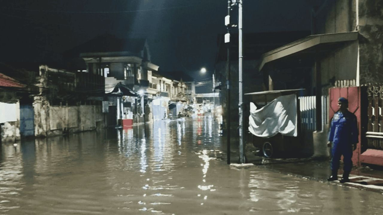 Banjir Rob Terjang Pesisir Pasuruan, 10 Desa dan 4 Kelurahan Masih Tergenang Jelang Puncak Malam Ini