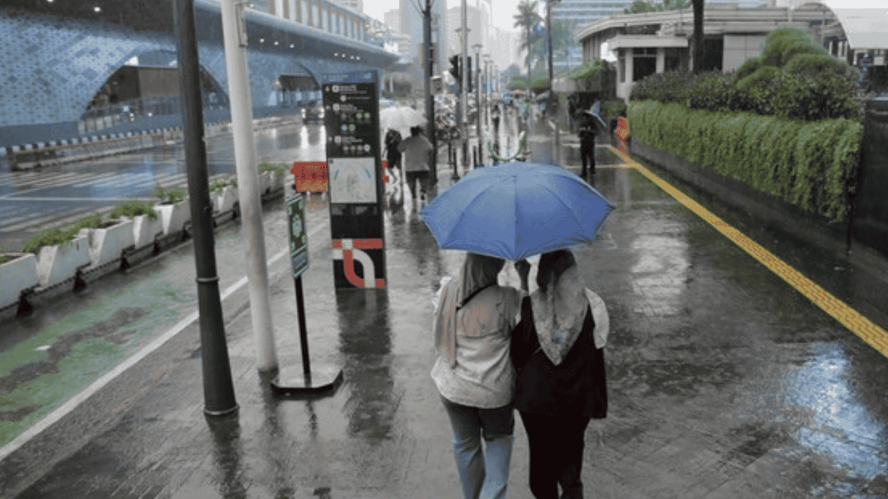 BMKG Warning: Hujan Lebat & Angin Kencang Masih Intai Jabodetabek sampai 23 Januari, Ini Titik Rawan per Periode
